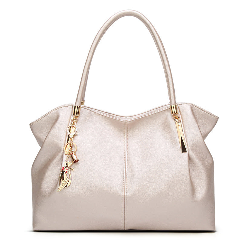 2025 popular Fashion Women's Bag Casual Women's Handbag Simple Soft Leather PU Women's Bag Golden Fox Pendant Tote Bag
