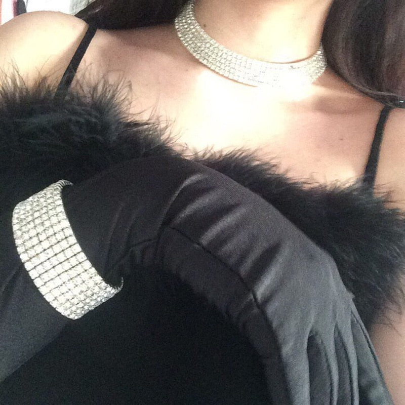 qgtao Sexy Velvet Spaghetti Strap Dress Women Sheath Bodycon Faux Fur Black Mini Dress Party Vestido Elegant Dresses