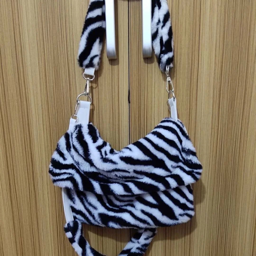 qgtao Lovely Pink Leopard Print Girls Furry Handbags Small Tote Soft Plush Women Large Shoulder Bag Fashion Ladies Crossbody Bags