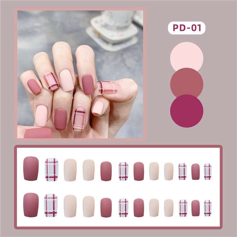 24pcs/box Christmas Fake Nails Style Art Nail Tips Press on False with Glue Designs Set Full Cover Artificial Short Fingernails