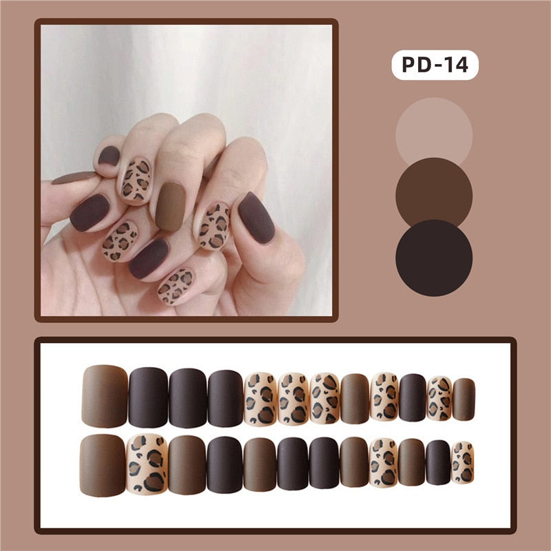 24pcs/box Christmas Fake Nails Style Art Nail Tips Press on False with Glue Designs Set Full Cover Artificial Short Fingernails