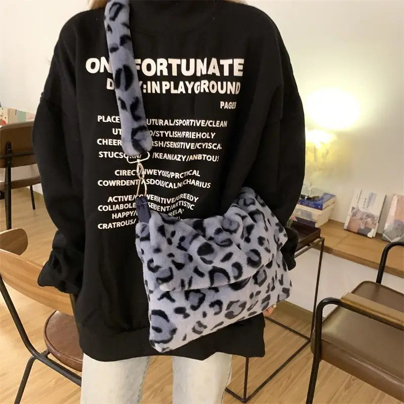 qgtao Lovely Pink Leopard Print Girls Furry Handbags Small Tote Soft Plush Women Large Shoulder Bag Fashion Ladies Crossbody Bags