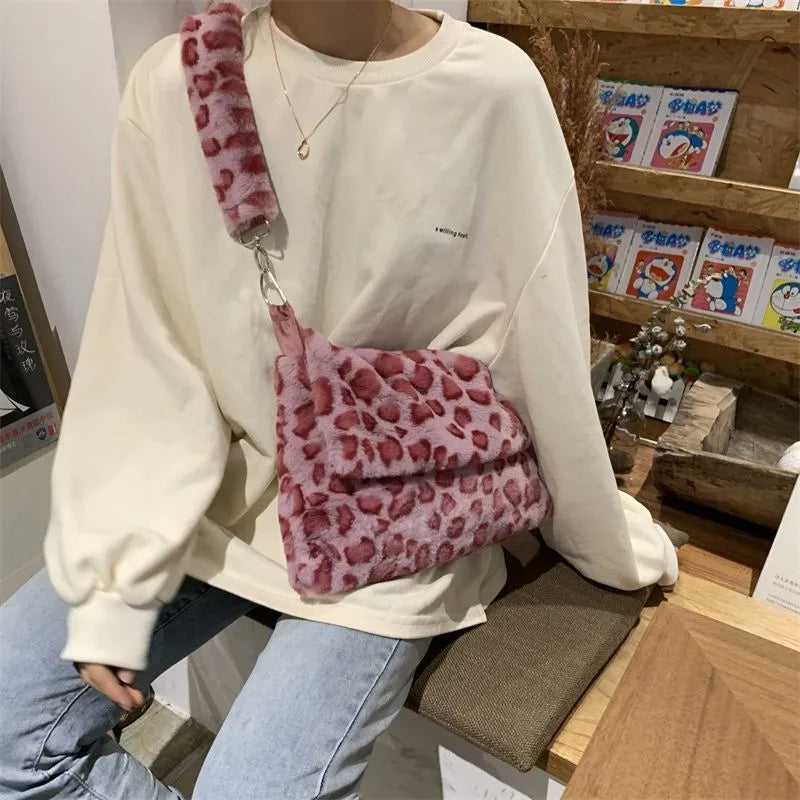 qgtao Lovely Pink Leopard Print Girls Furry Handbags Small Tote Soft Plush Women Large Shoulder Bag Fashion Ladies Crossbody Bags
