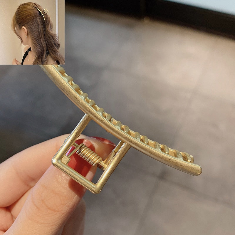 Simple Metal Hollow Out Geometric Hair Claw Ladies Elegant Hair Accessories Cross Crab Bath Clip For Women Fashion Girl Headwear