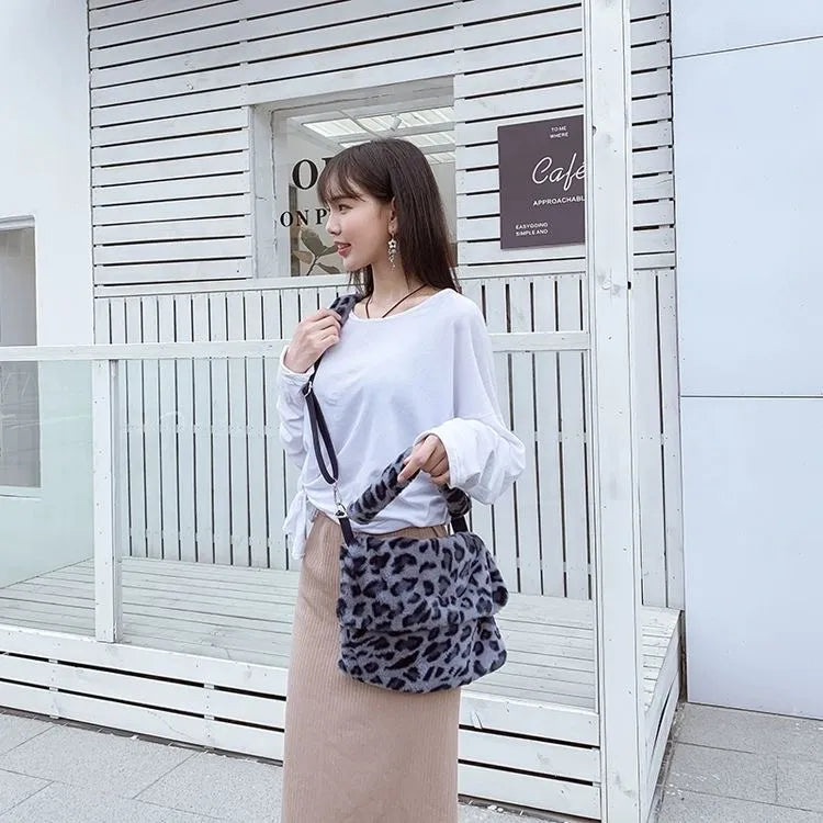 qgtao Lovely Pink Leopard Print Girls Furry Handbags Small Tote Soft Plush Women Large Shoulder Bag Fashion Ladies Crossbody Bags