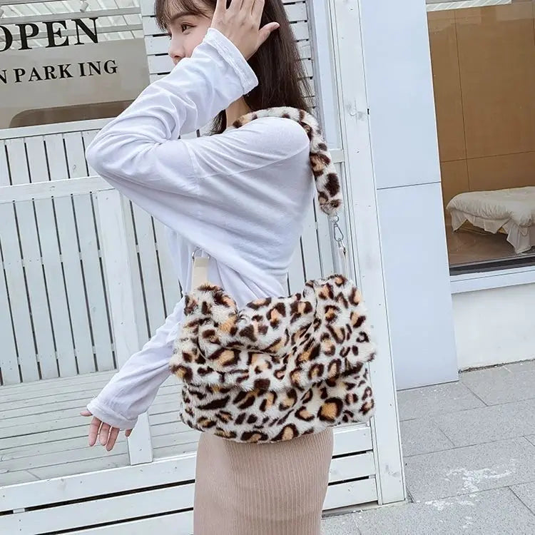 qgtao Lovely Pink Leopard Print Girls Furry Handbags Small Tote Soft Plush Women Large Shoulder Bag Fashion Ladies Crossbody Bags