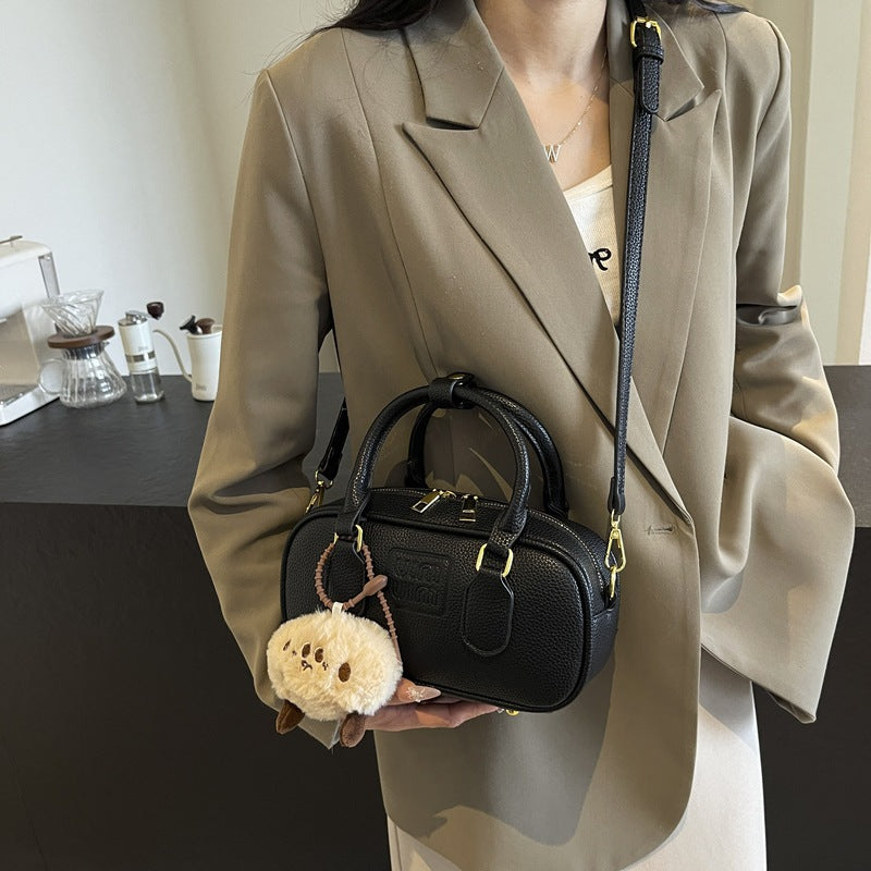 2025 Bag Women's popular New Retro Handbag Simple Textured Shoulder Bag Fashion Versatile Premium Messenger Bag