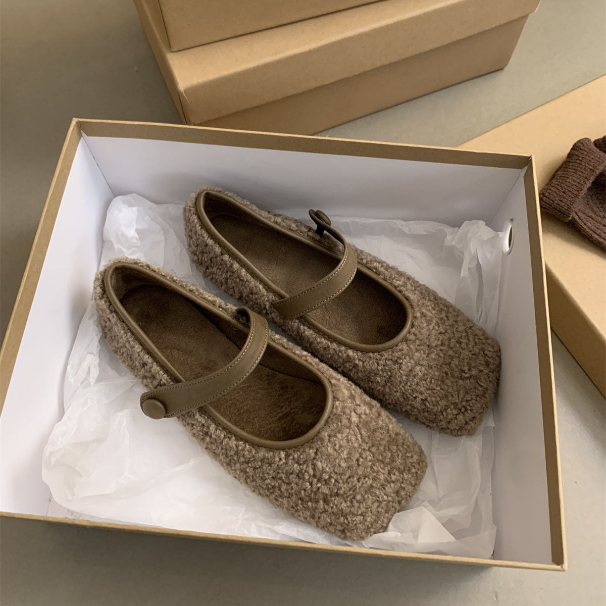 2025 retro square head velvet Mary Jane shoes for women popular new Korean version fairy style flat bottom fluffy shoes for women outside