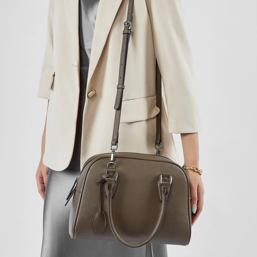 2025 Premium leather popular new women's bag large capacity first layer cowhide handbag Boston bowling pillow bag