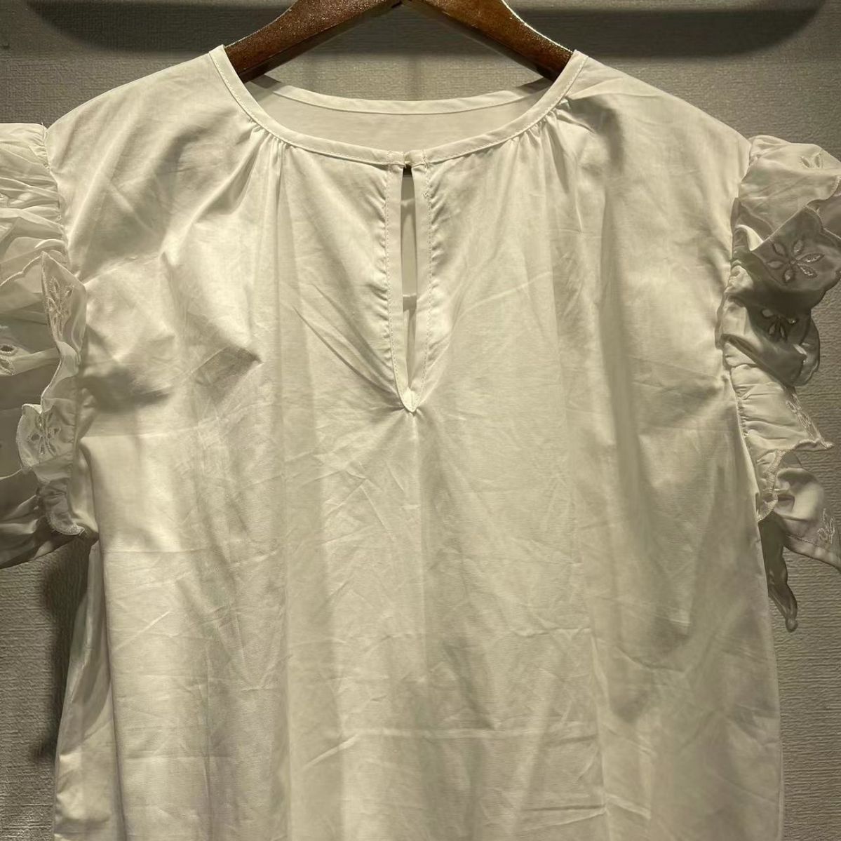 2025 Small women's clothing popular new sweet hollow embroidery age-reducing lace small flying sleeve shirt women's summer 31425