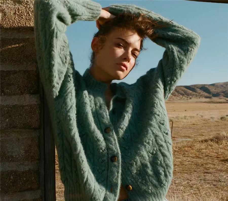 2025 sweater wool-blend knitted sweater twisted loose front buckle crew neck knitted sweater women 31482