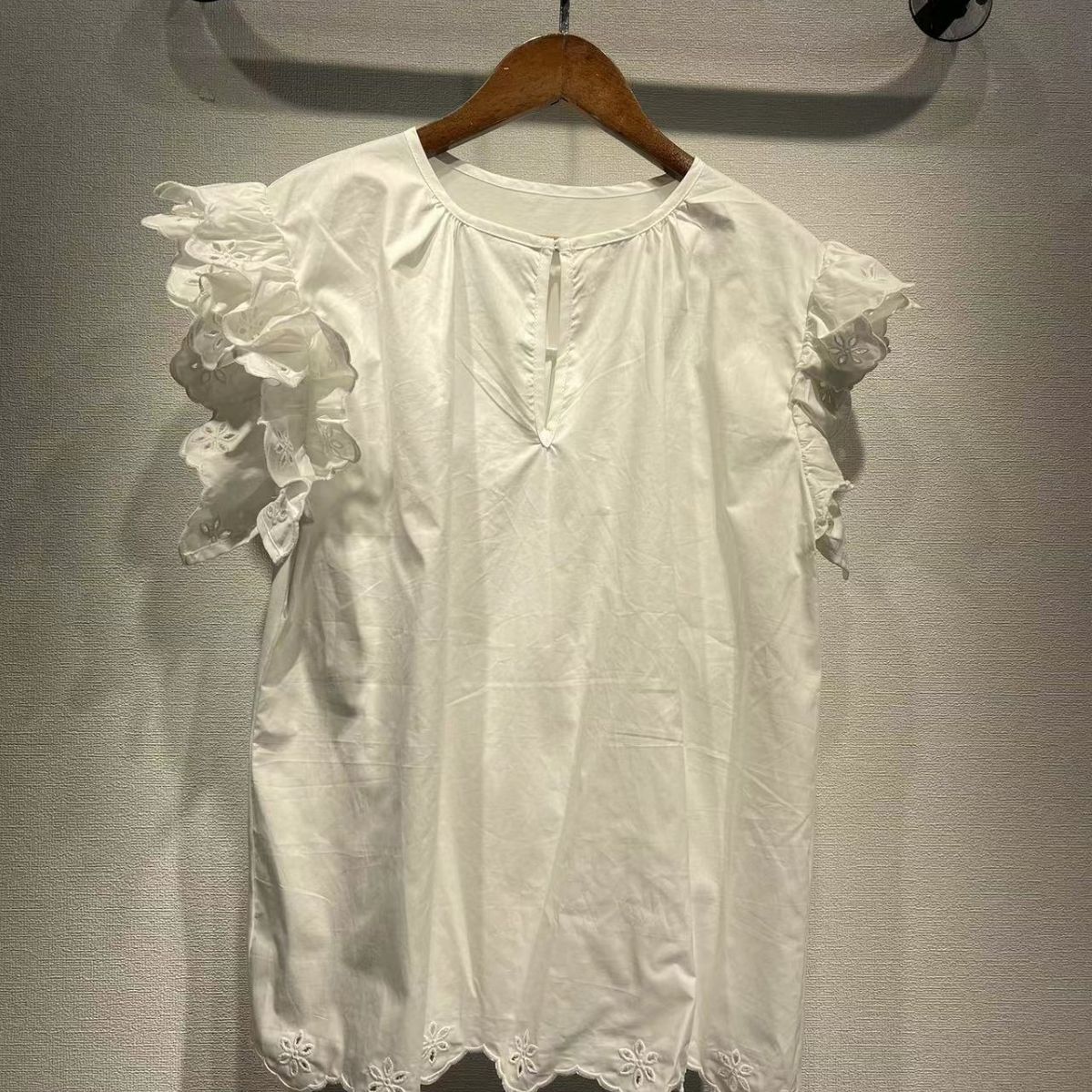 2025 Small women's clothing popular new sweet hollow embroidery age-reducing lace small flying sleeve shirt women's summer 31425