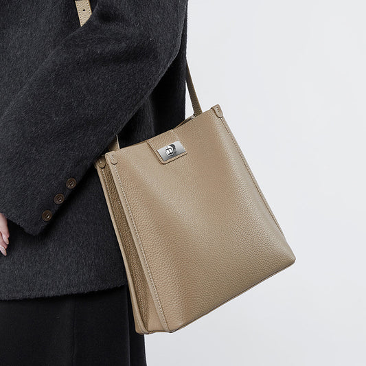 QGTAO 2025 popular winter new niche design first-layer cowhide bucket bag versatile commuter shoulder crossbody leather minimalist women's bag