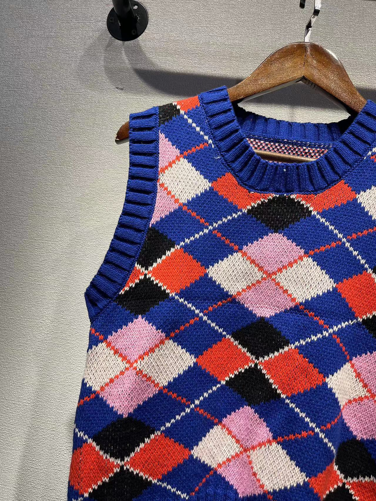 2025 Sapphire blue rhombus letter embroidery crew neck knitted vest vest vest women's college style vest sweater women's Korean version
