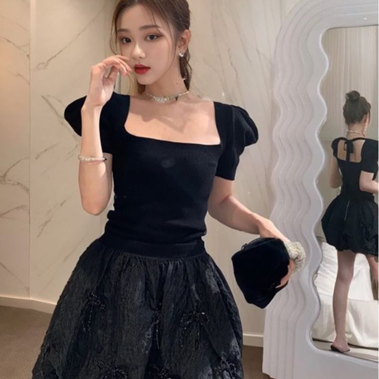 Hepburn style black neck-hanging knitted sweater for women, autumn and winter, small man, slim and thin shirt, short fashion top for women