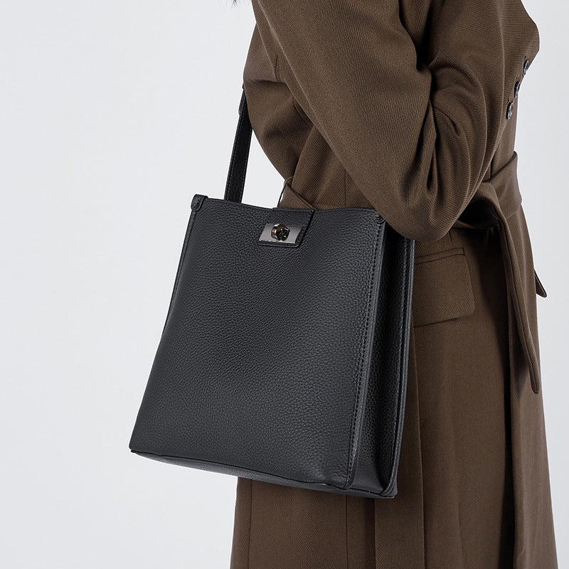 QGTAO 2025 popular winter new niche design first-layer cowhide bucket bag versatile commuter shoulder crossbody leather minimalist women's bag