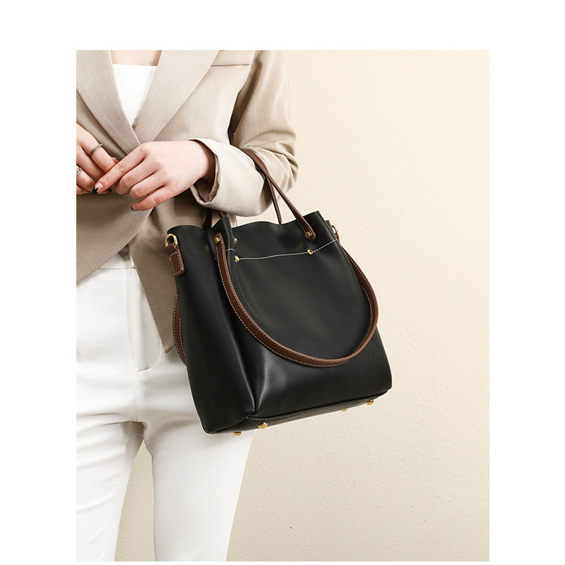 2025 Women's bag Korean version of the new trend casual shoulder bag, armpit bag, large-capacity women's bag, contrasting color bucket handbag