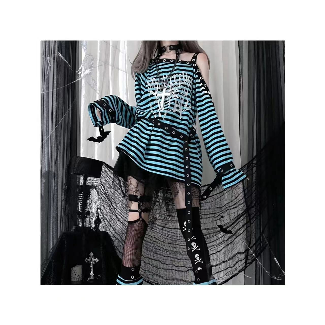qgtao y2k Rabbit Assassin Virtual Butterfly Asian Culture Hot Girl Punk Loose off-Shoulder Embroidered Black and Red Striped Early Autumn Long-Sleeved Top
