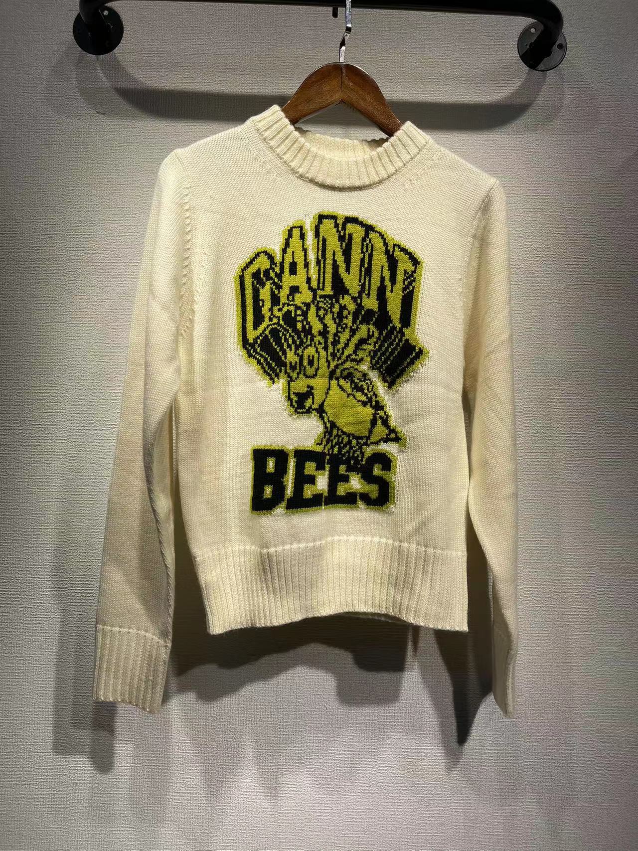 2025 Knitted long-sleeved sweater autumn and winter egret bee pattern crew neck pullover women's knitted long-sleeved bottoming shirt