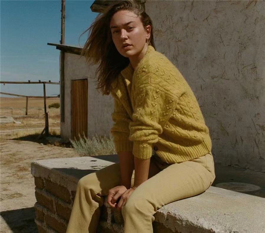 2025 sweater wool-blend knitted sweater twisted loose front buckle crew neck knitted sweater women 31482