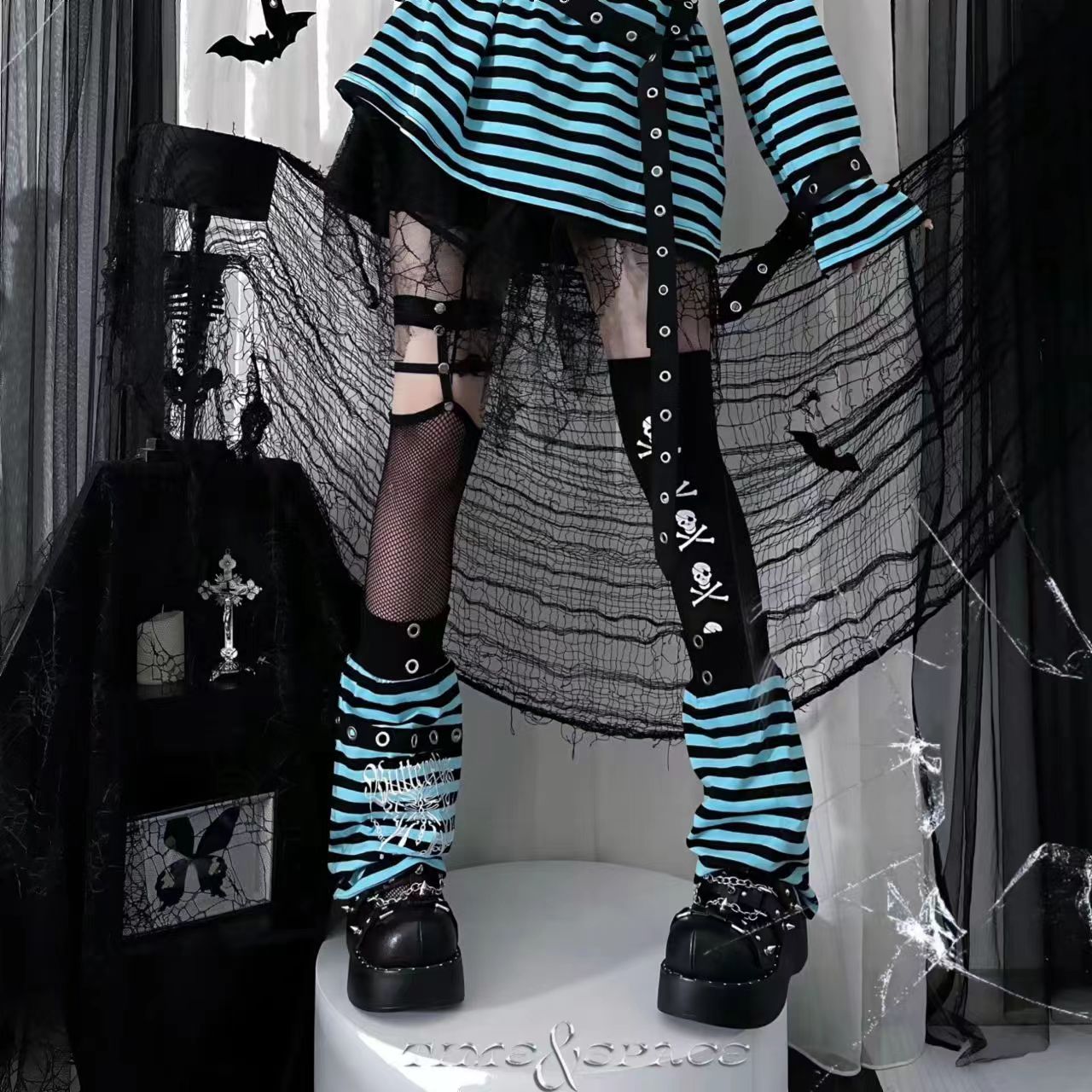 qgtao y2k Rabbit Assassin Virtual Butterfly Asian Culture Hot Girl Punk Loose off-Shoulder Embroidered Black and Red Striped Early Autumn Long-Sleeved Top