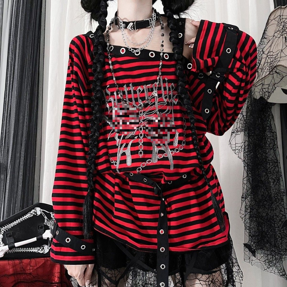 qgtao y2k Rabbit Assassin Virtual Butterfly Asian Culture Hot Girl Punk Loose off-Shoulder Embroidered Black and Red Striped Early Autumn Long-Sleeved Top