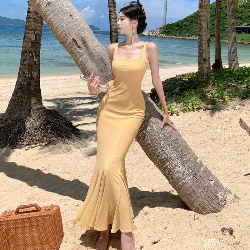 2025 seaside vacation light luxury black suspender dress summer new design temperament knitted fishtail dress