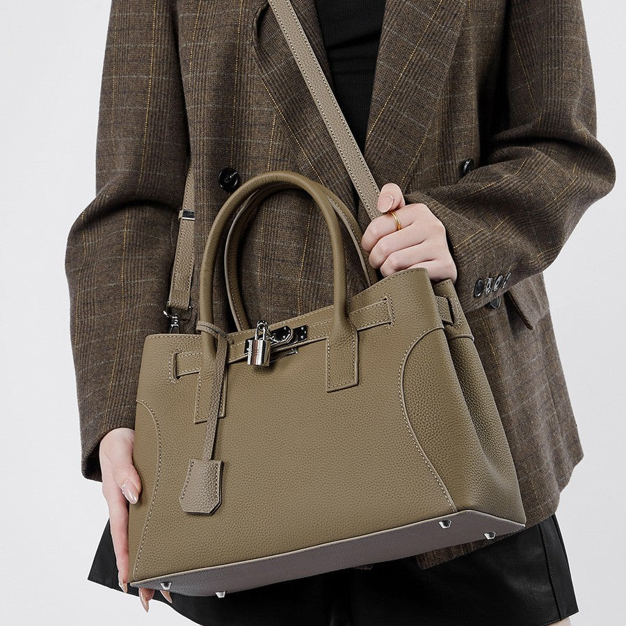 2025 Large capacity handheld women's bag popular autumn and winter leather versatile platinum bag retro commuter shoulder messenger bag