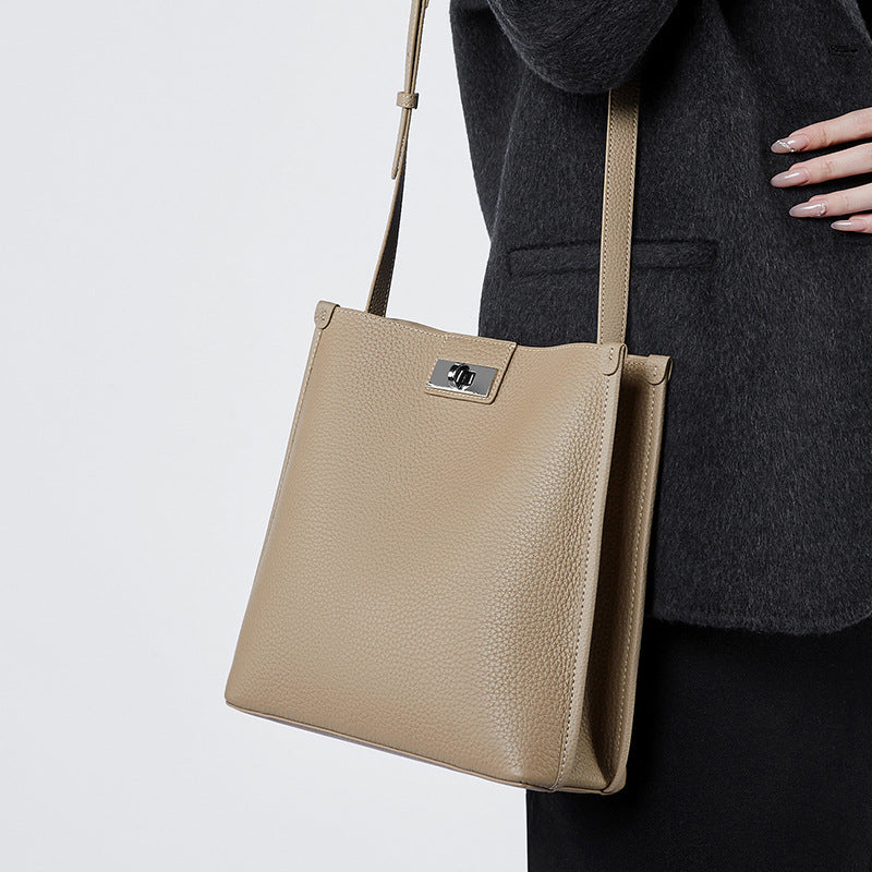 QGTAO 2025 popular winter new niche design first-layer cowhide bucket bag versatile commuter shoulder crossbody leather minimalist women's bag