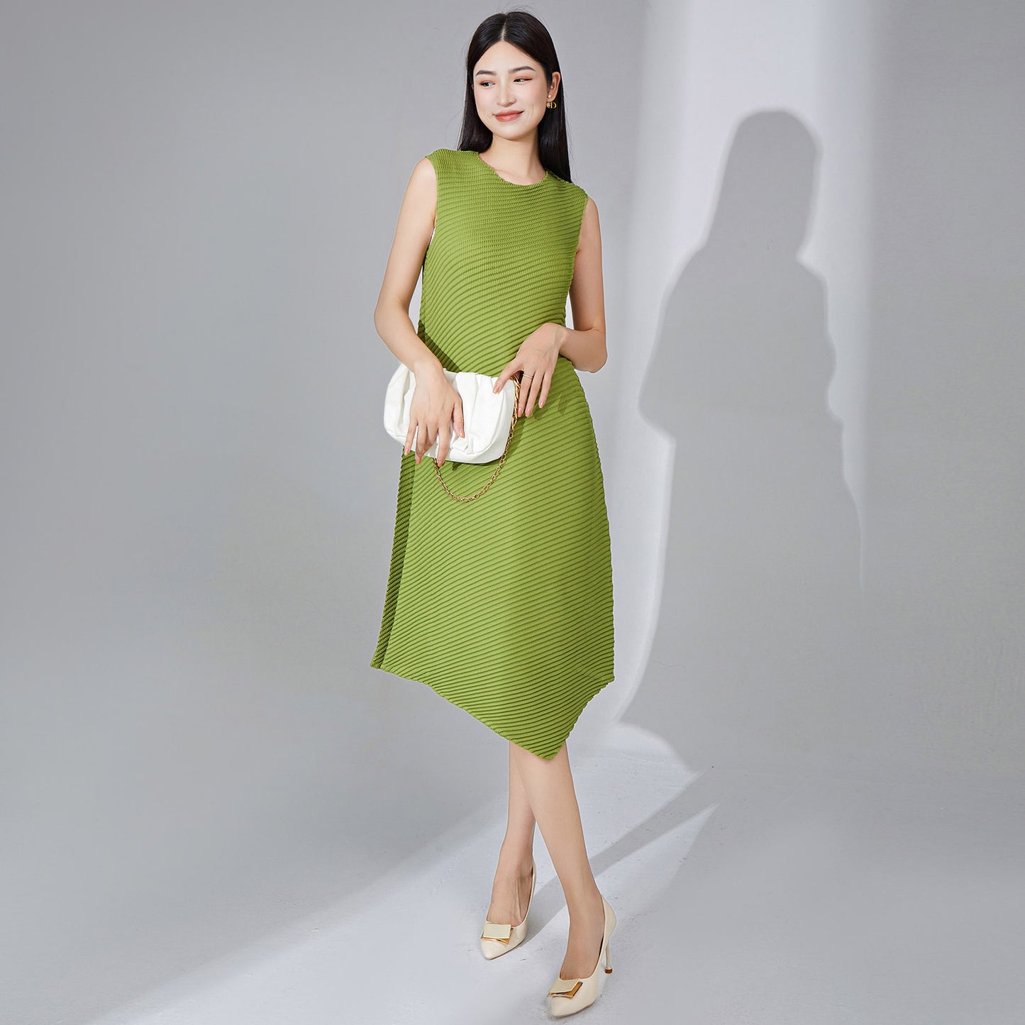 Shenzhen Nanyou Sanzhai dress summer women's clothing round neck sleeveless solid color medium and long irregular pleated skirt tide