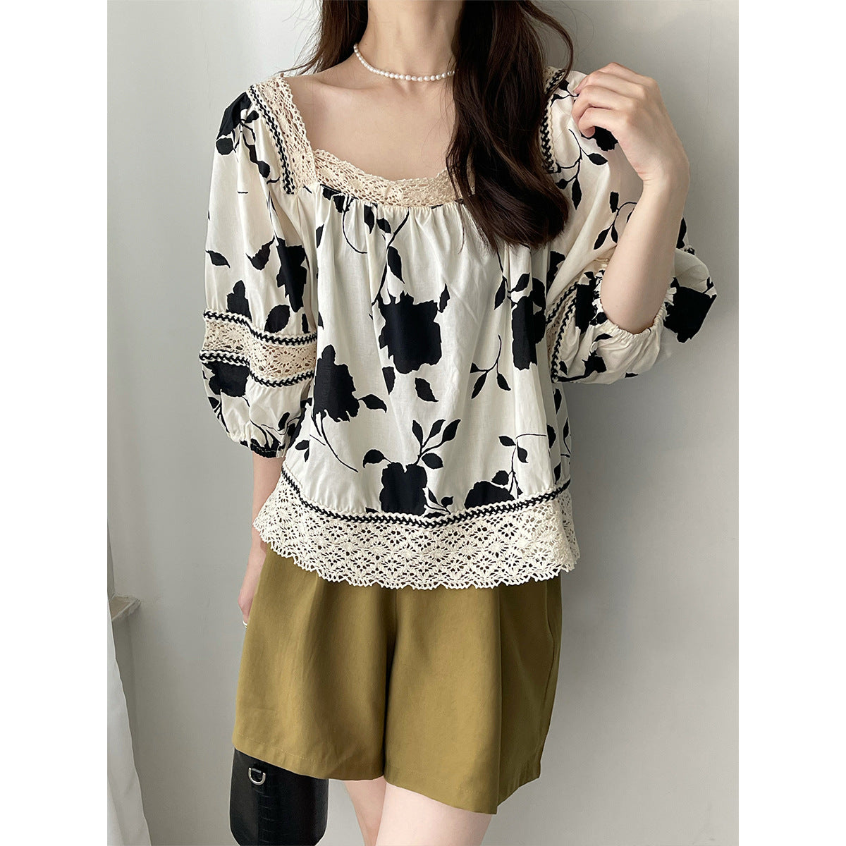 2025 popular Summer Vintage Printed Square Neck Lace Bubble Sleeve Splicing Hong Kong Style Shirt Medium Sleeve Top Women's 896
