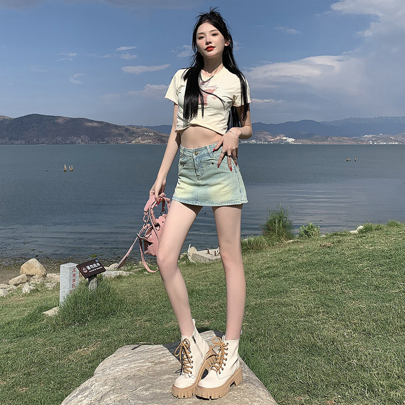 2025 Light blue denim shorts women's summer popular new high-waisted versatile fashion and thin Spice Girl miniskirt pants