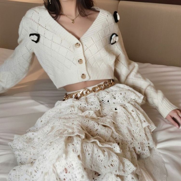 Chen Turin same V-neck knitted cardigan short fashion women's clothing  new autumn and winter diamond sweater jacket women