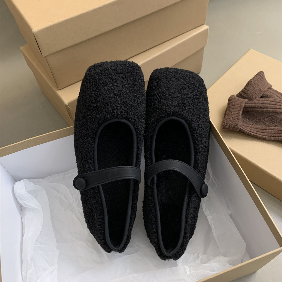 2025 retro square head velvet Mary Jane shoes for women popular new Korean version fairy style flat bottom fluffy shoes for women outside