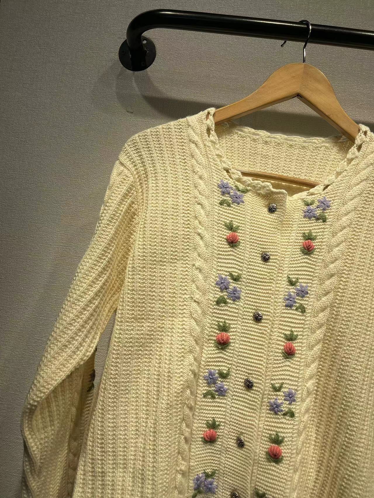 2025 Niche design sense women's clothing spring and autumn coat retro hand embroidered wool loose round neck long sleeve knitted cardigan women