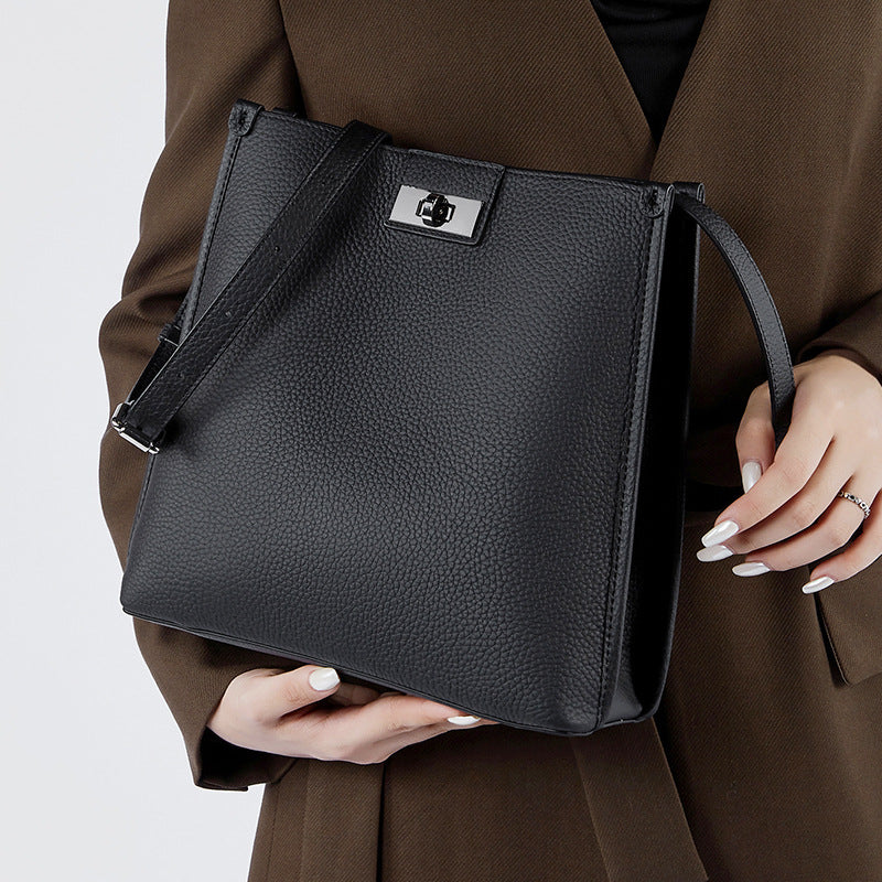 QGTAO 2025 popular winter new niche design first-layer cowhide bucket bag versatile commuter shoulder crossbody leather minimalist women's bag