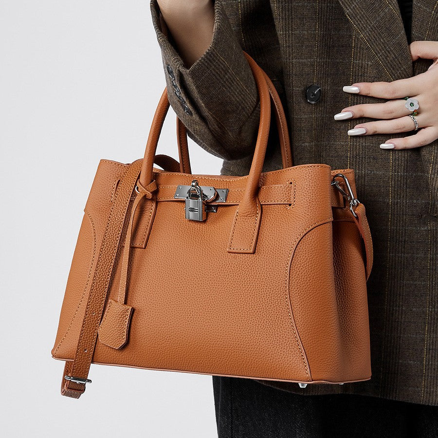 2025 Large capacity handheld women's bag popular autumn and winter leather versatile platinum bag retro commuter shoulder messenger bag