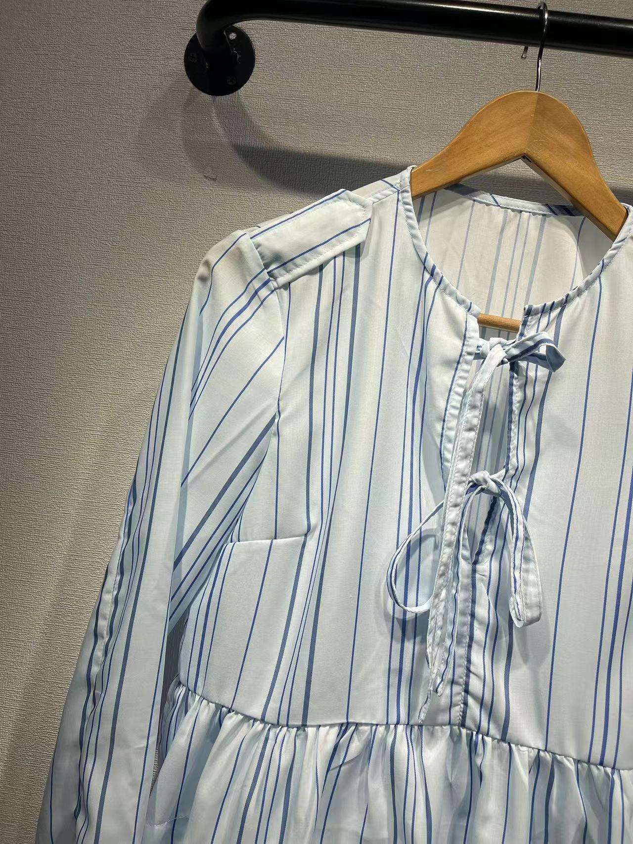 2025 popular Spring and Autumn new women's clothing, one hair delivery, classic blue striped long-sleeved shirt, small fresh and versatile women's shirt