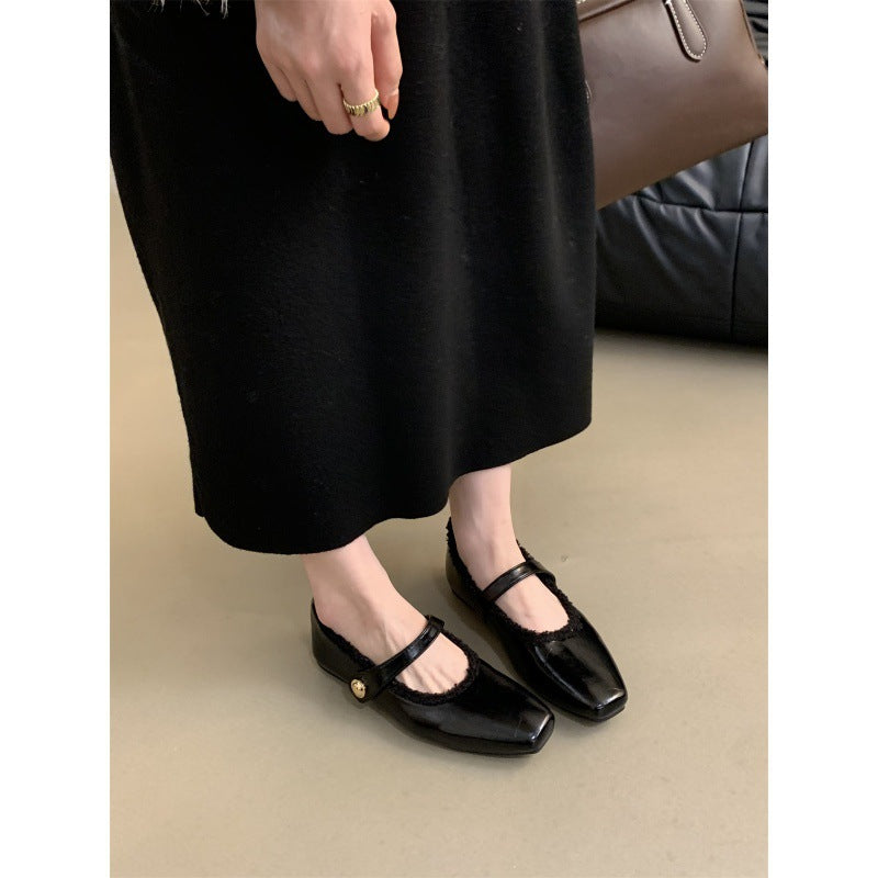 2025 evening wind retro square head shallow mouth single shoes women's winter popular new Korean version temperament flat bottom velvet Mary Jane shoes