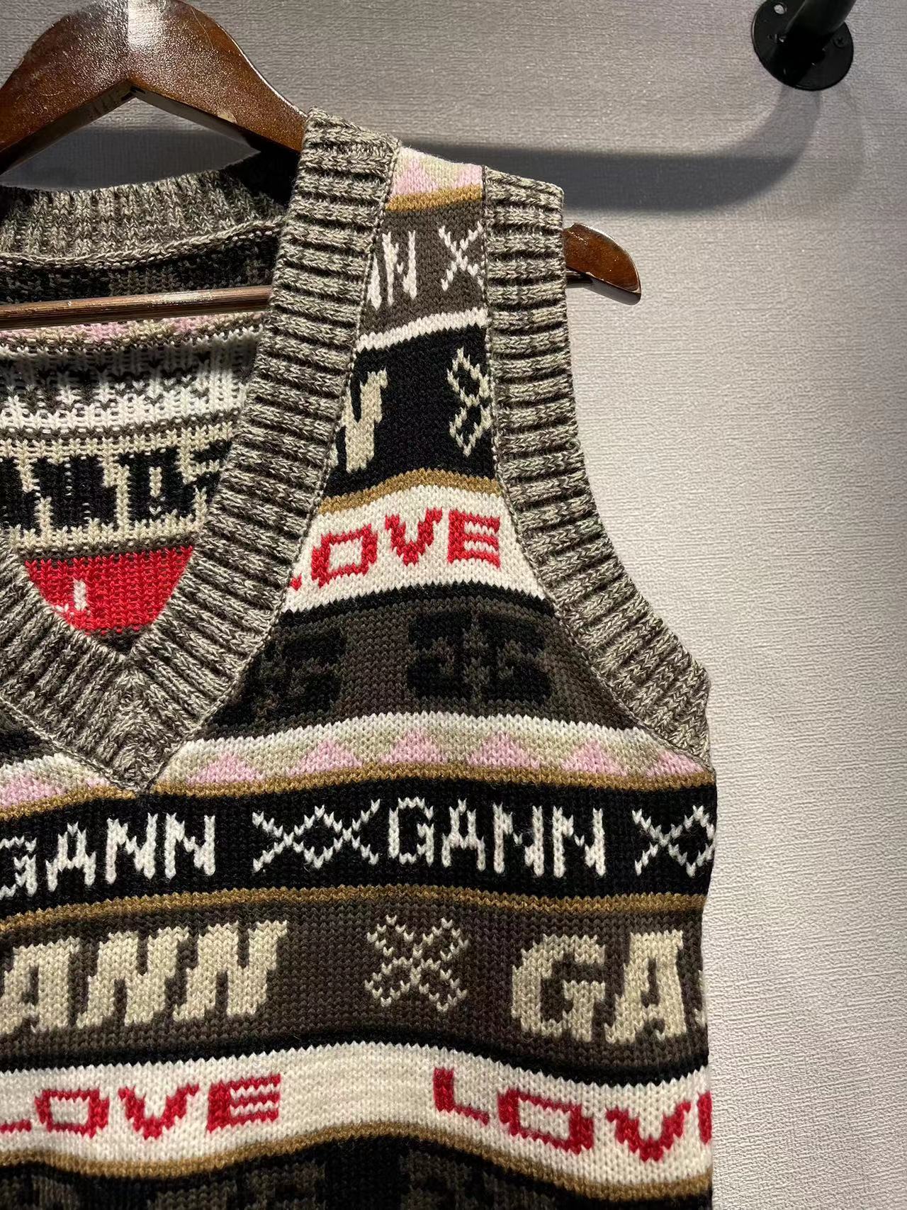 2025 popular new vest women's color matching wool blended letter jacquard knitted college style vest women's vest