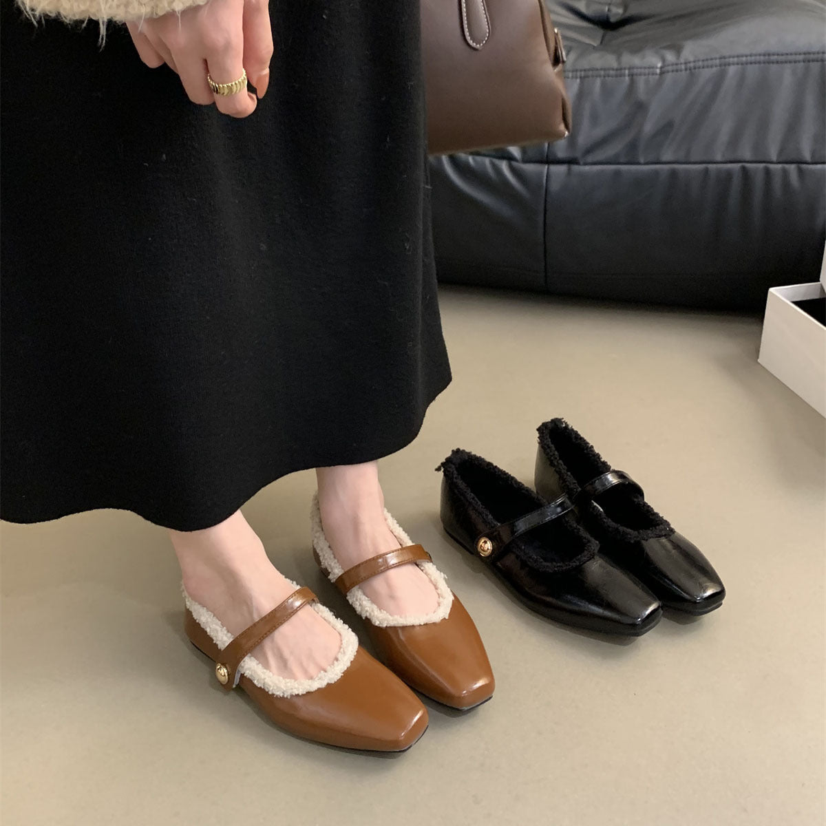 2025 evening wind retro square head shallow mouth single shoes women's winter popular new Korean version temperament flat bottom velvet Mary Jane shoes