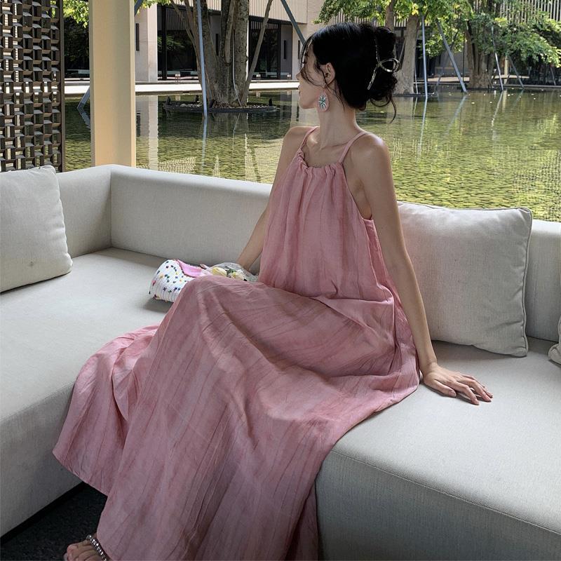 2025 pink design pleated sleeveless shoulder-cut long skirt women's gentle wind temperament loose and thin seaside beach skirt