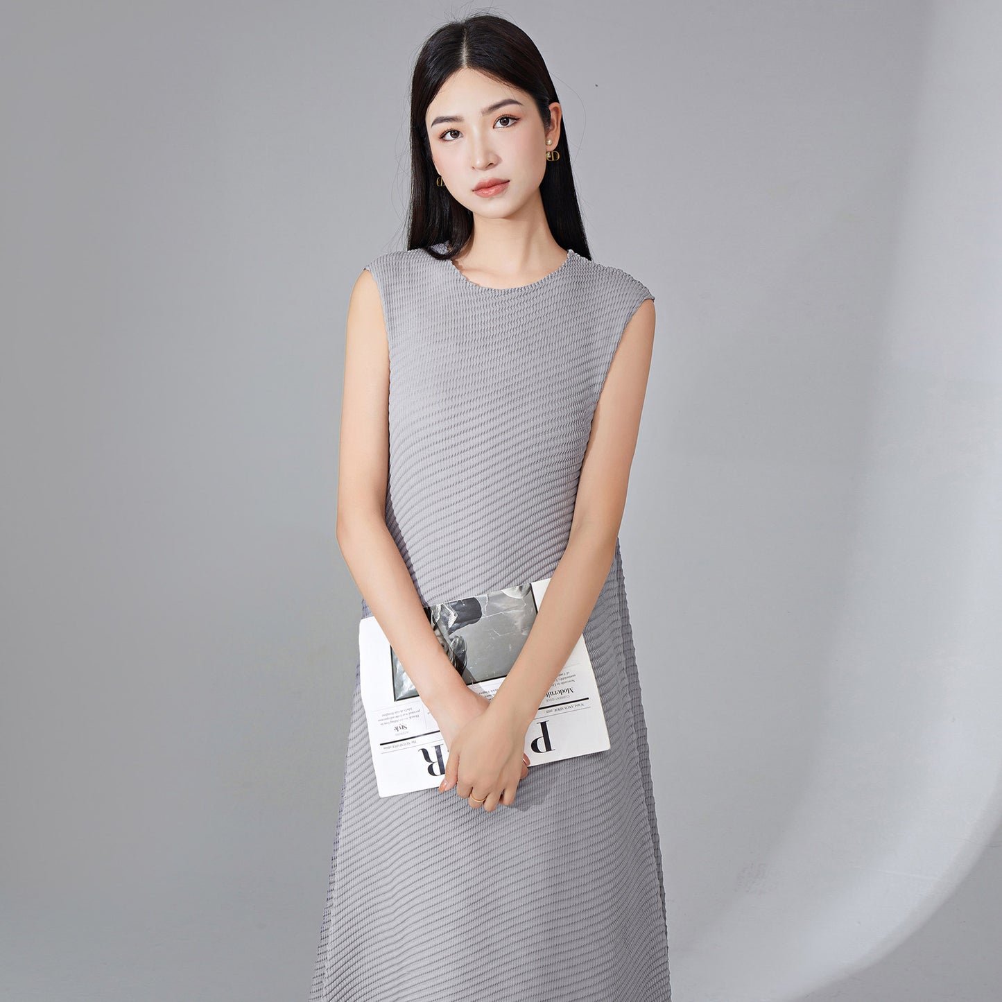 Shenzhen Nanyou Sanzhai dress summer women's clothing round neck sleeveless solid color medium and long irregular pleated skirt tide