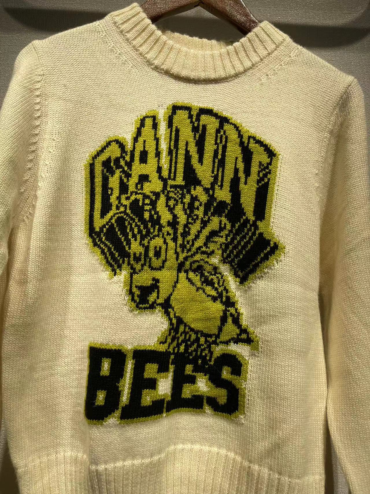 2025 Knitted long-sleeved sweater autumn and winter egret bee pattern crew neck pullover women's knitted long-sleeved bottoming shirt