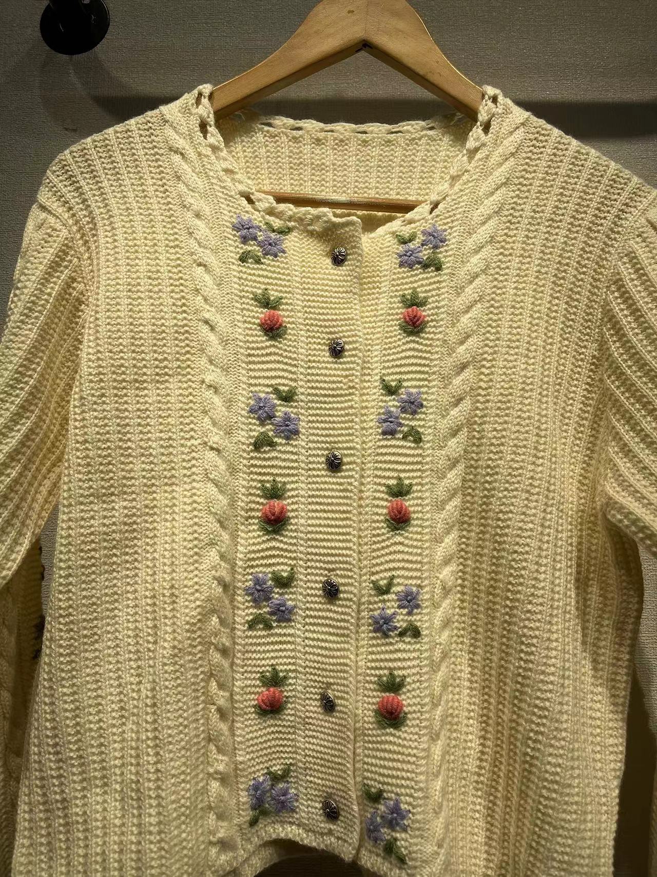 2025 Niche design sense women's clothing spring and autumn coat retro hand embroidered wool loose round neck long sleeve knitted cardigan women