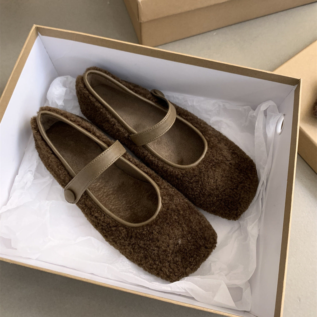 2025 retro square head velvet Mary Jane shoes for women popular new Korean version fairy style flat bottom fluffy shoes for women outside