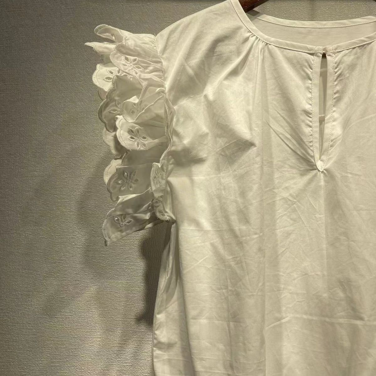 2025 Small women's clothing popular new sweet hollow embroidery age-reducing lace small flying sleeve shirt women's summer 31425