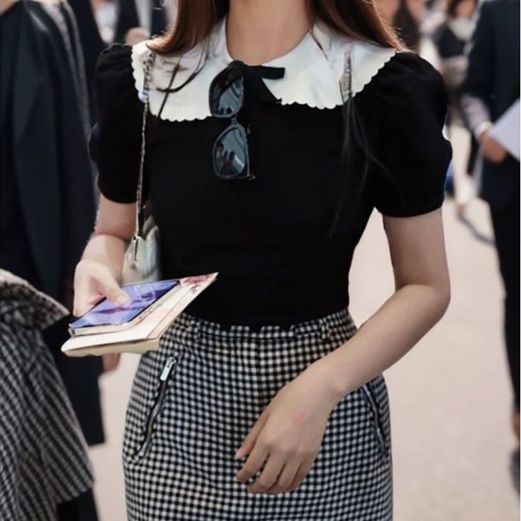 Qiandongge A-shaped short skirt for women's autumn and winter new temperament hip skirt for small people, high waist and thin skirt J4110