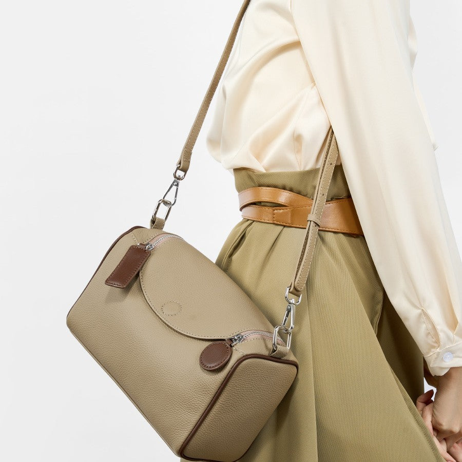 2025 Versatile and simple first-layer cowhide women's bag, genuine leather Boston bag, shoulder messenger bag, textured pillow bag.
