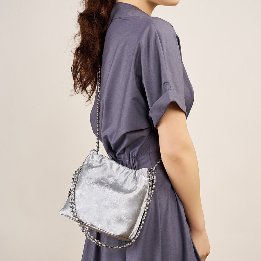 2025 Large capacity bucket bag popular spring and summer new national style Chinese shoulder messenger bag versatile silk chain bag